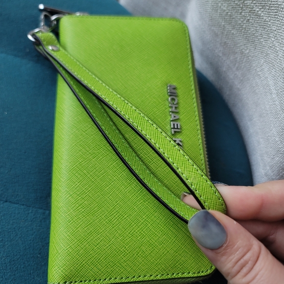 Michael Kors Continental Green Leather Wallet - Picture 9 of 11